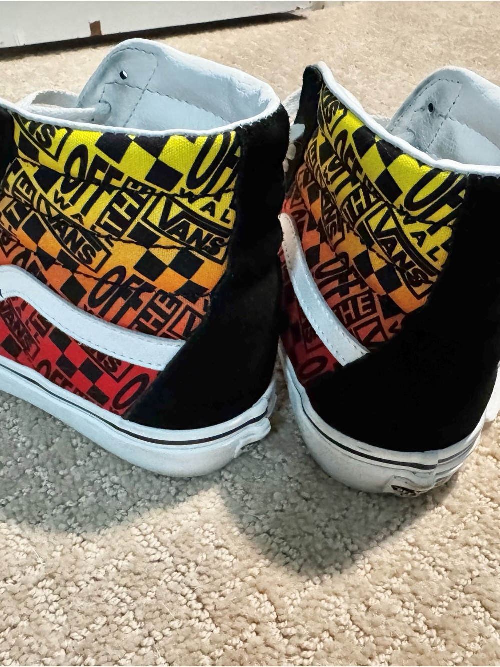 Vans Sk8-Hi High-Top Sneaker, Black with Multi-color Flame logo - Men’s 6.5 - Picture 5 of 10
